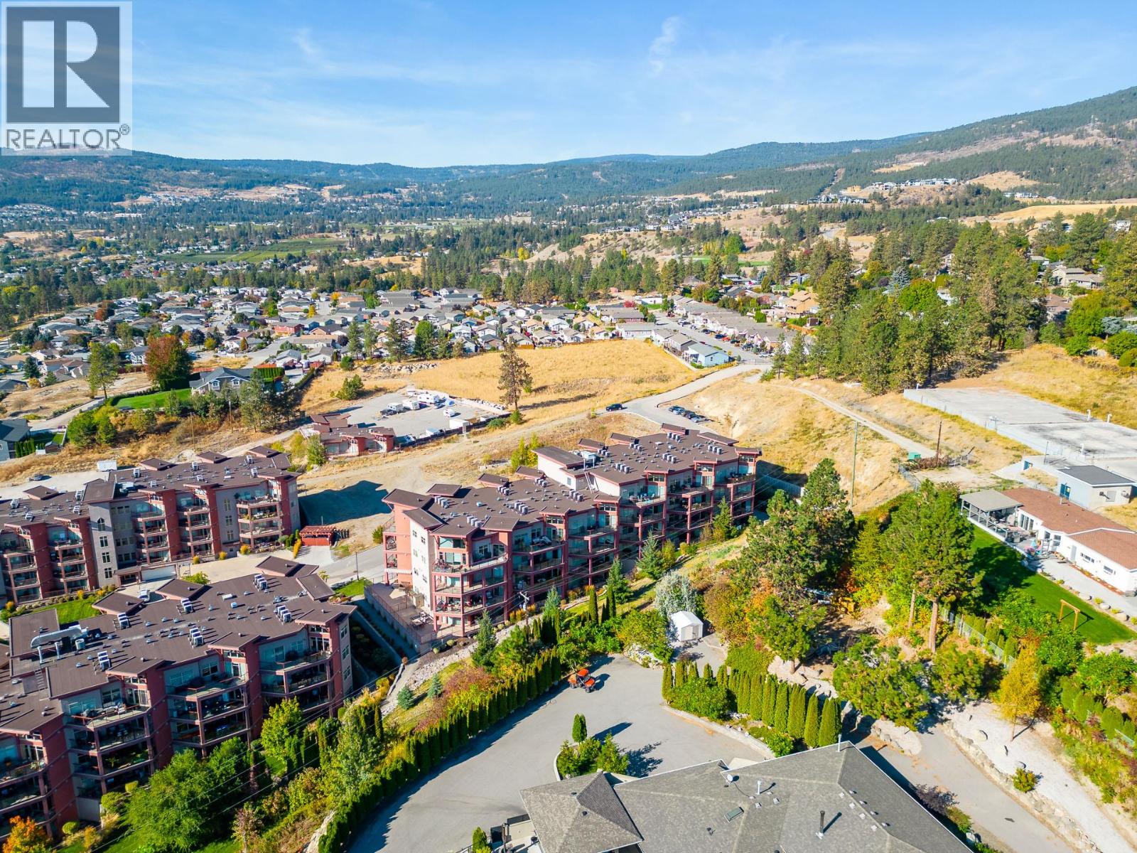 #408 3220 SKYVIEW LANE - 32