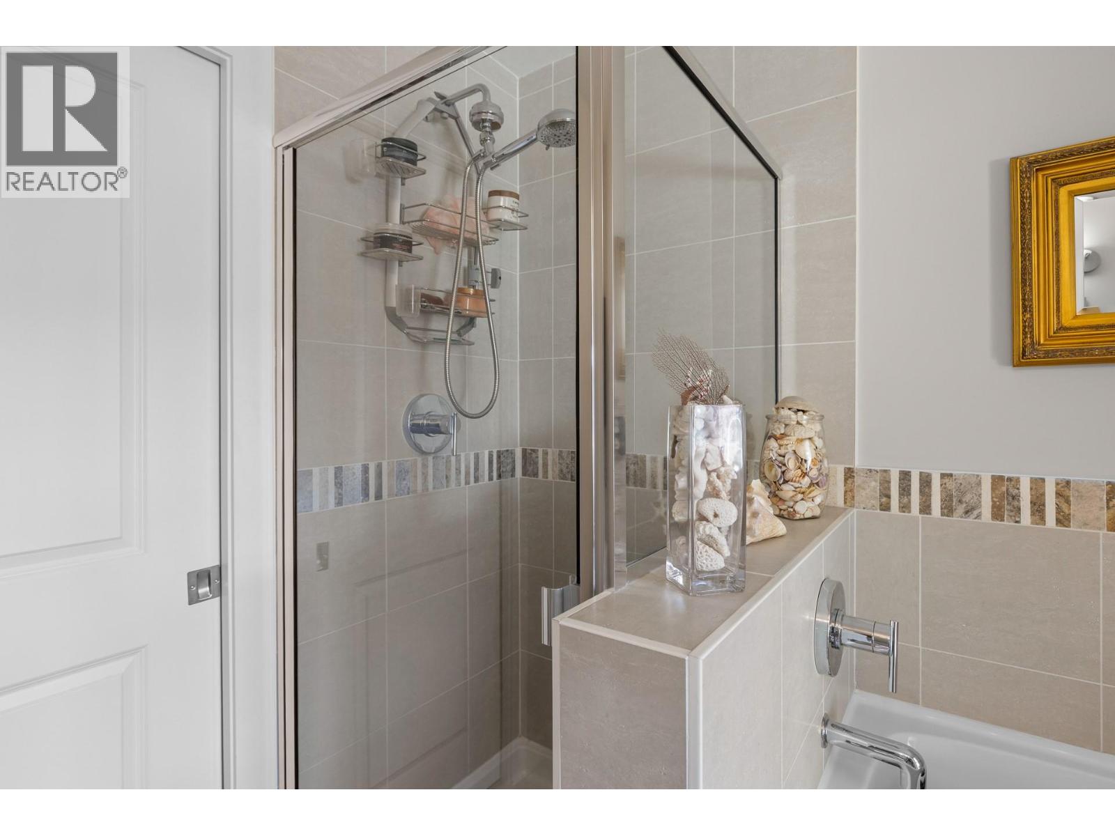 #408 3220 SKYVIEW LANE - 17