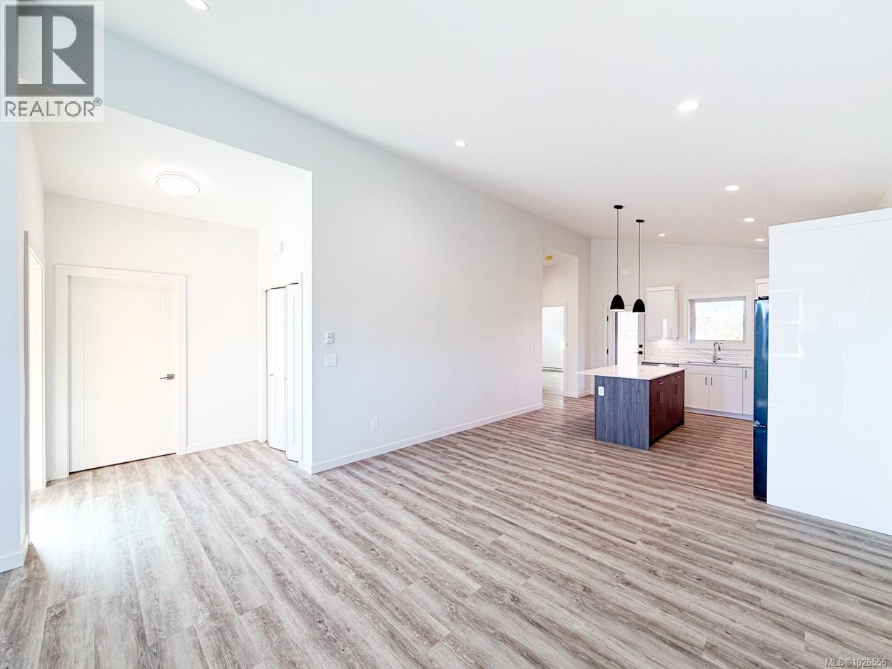 #3 3025 ROYSTON RD - 16