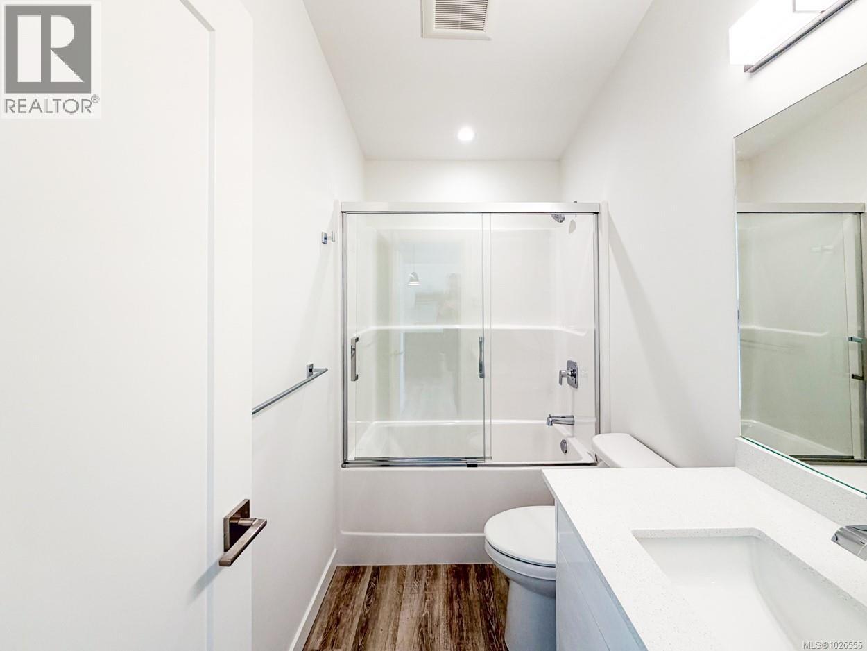 #3 3025 ROYSTON RD - 19