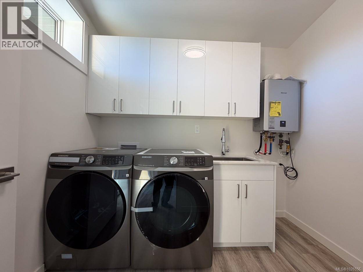 #3 3025 ROYSTON RD - 24