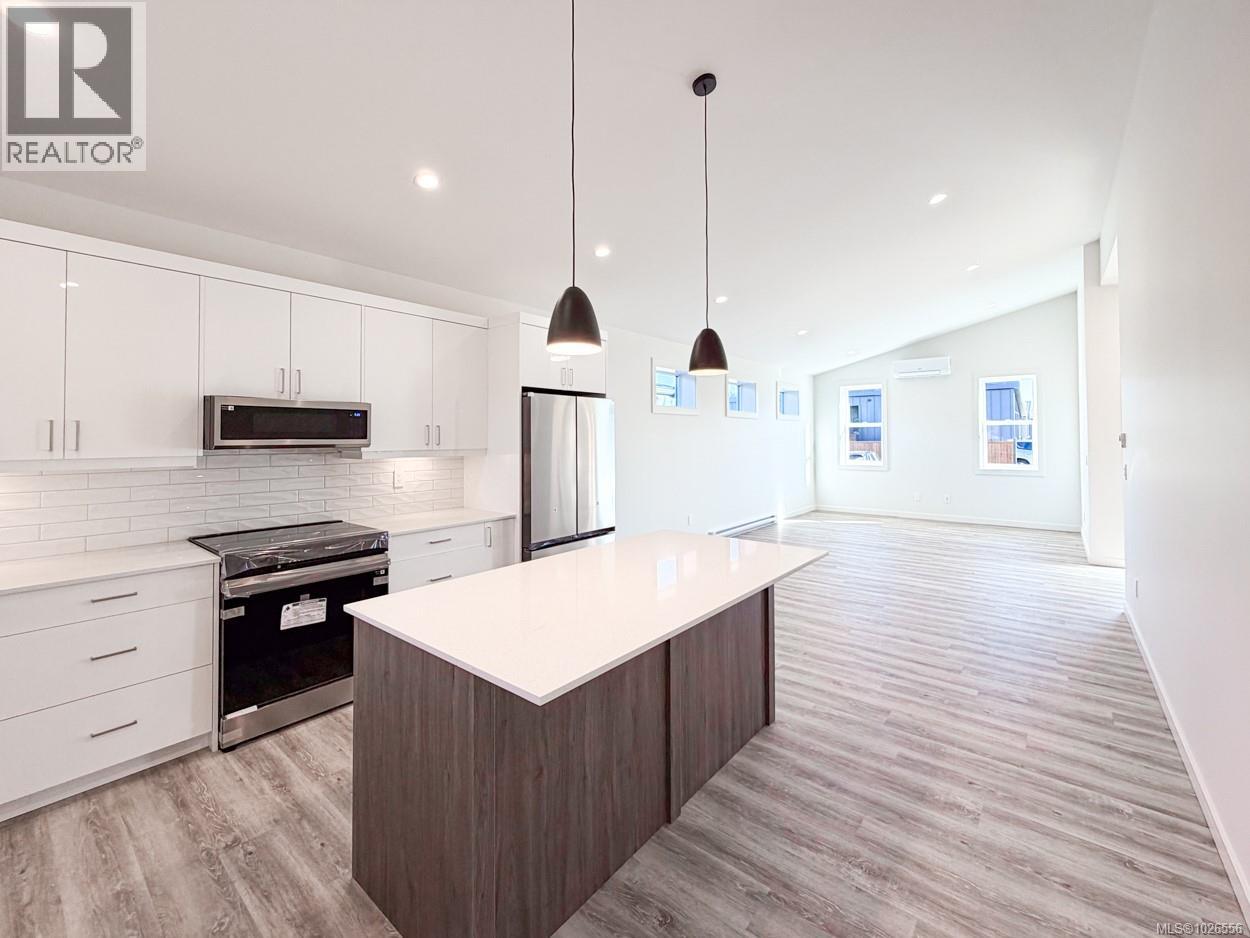 #3 3025 ROYSTON RD - 13