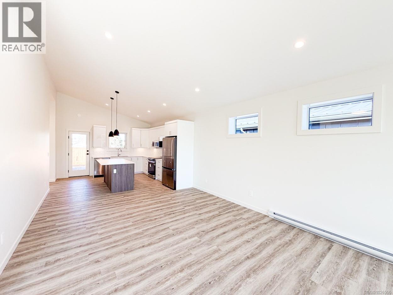 #3 3025 ROYSTON RD - 9