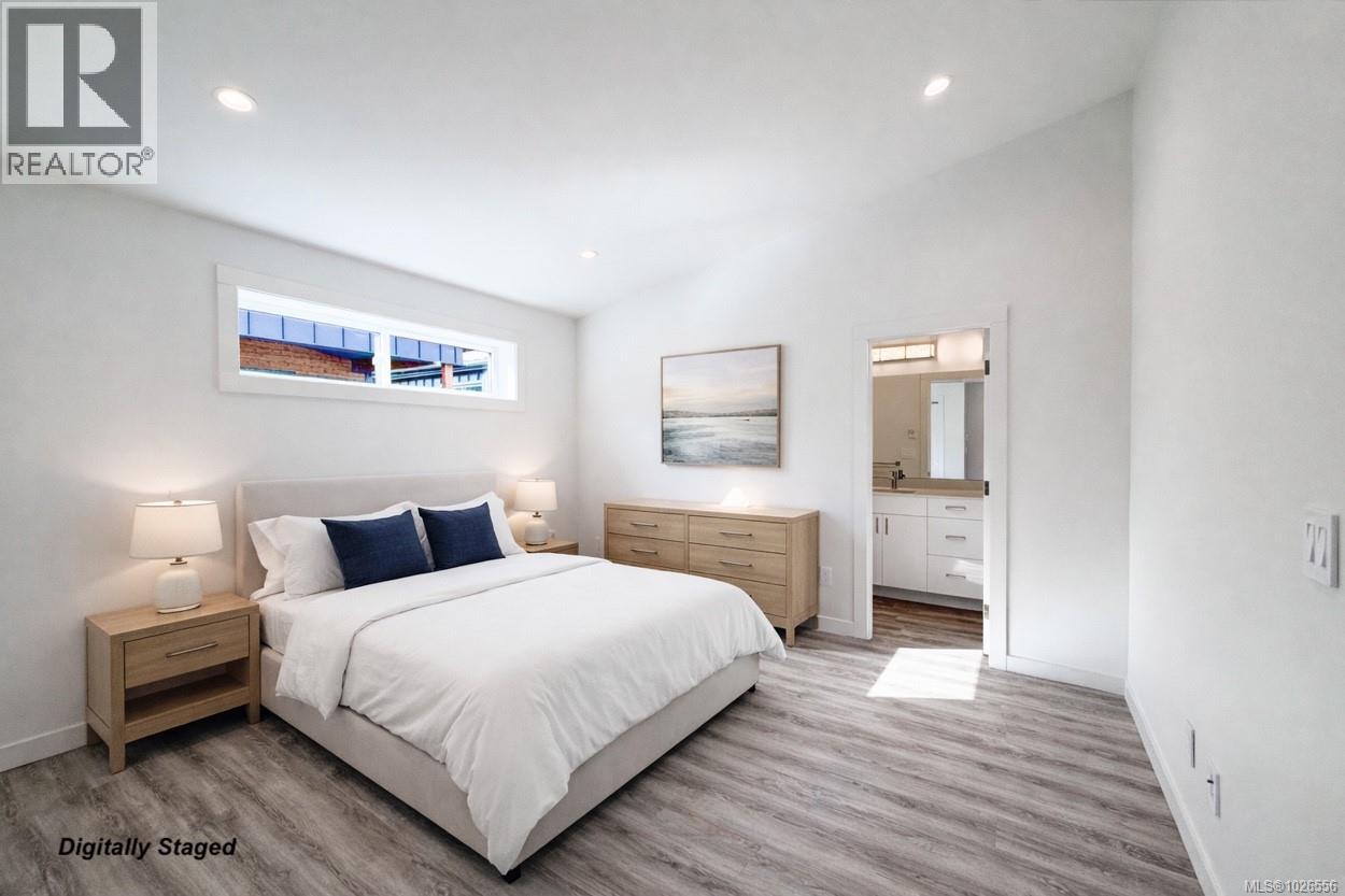 #3 3025 ROYSTON RD - 18