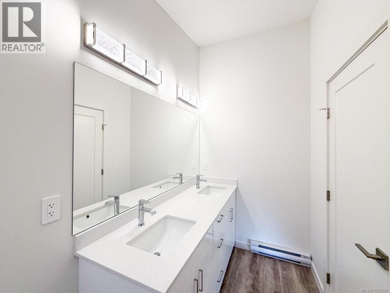 #3 3025 ROYSTON RD - 22