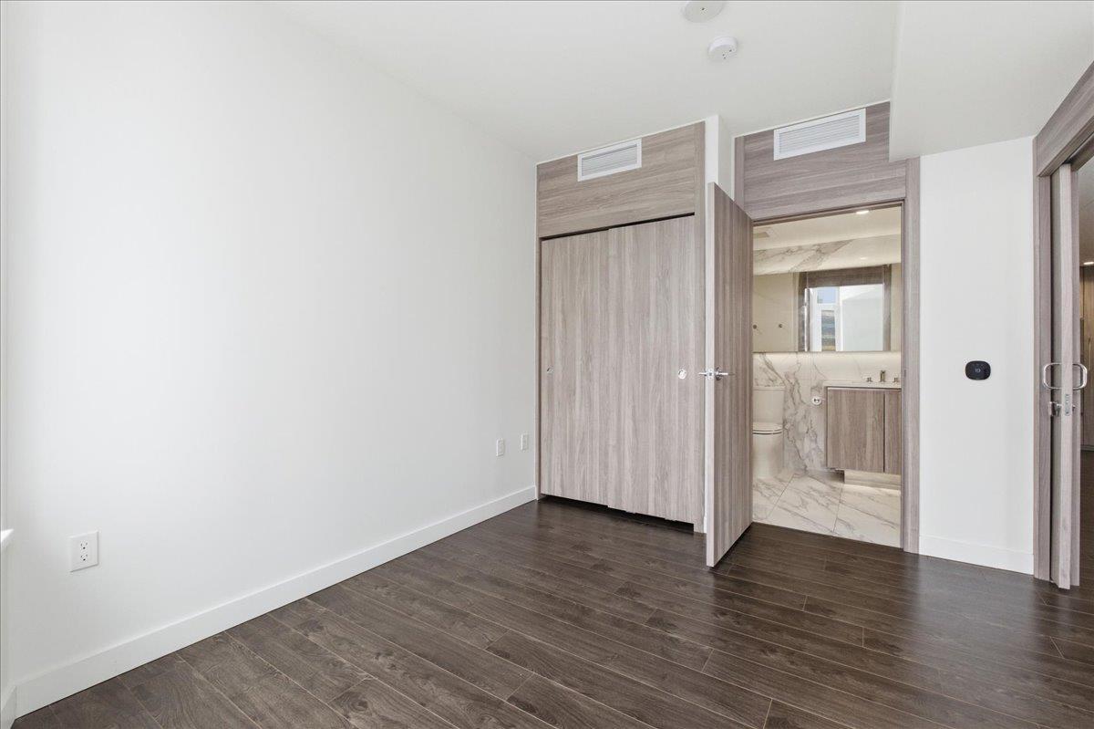 1610 9887 WHALLEY BOULEVARD, Surrey