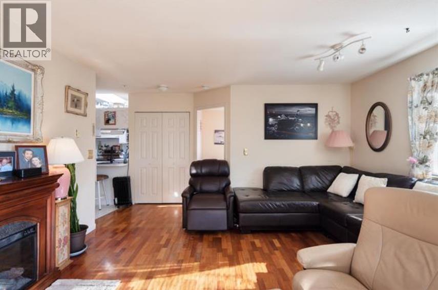 E307 40180 WILLOW CRESCENT, Squamish