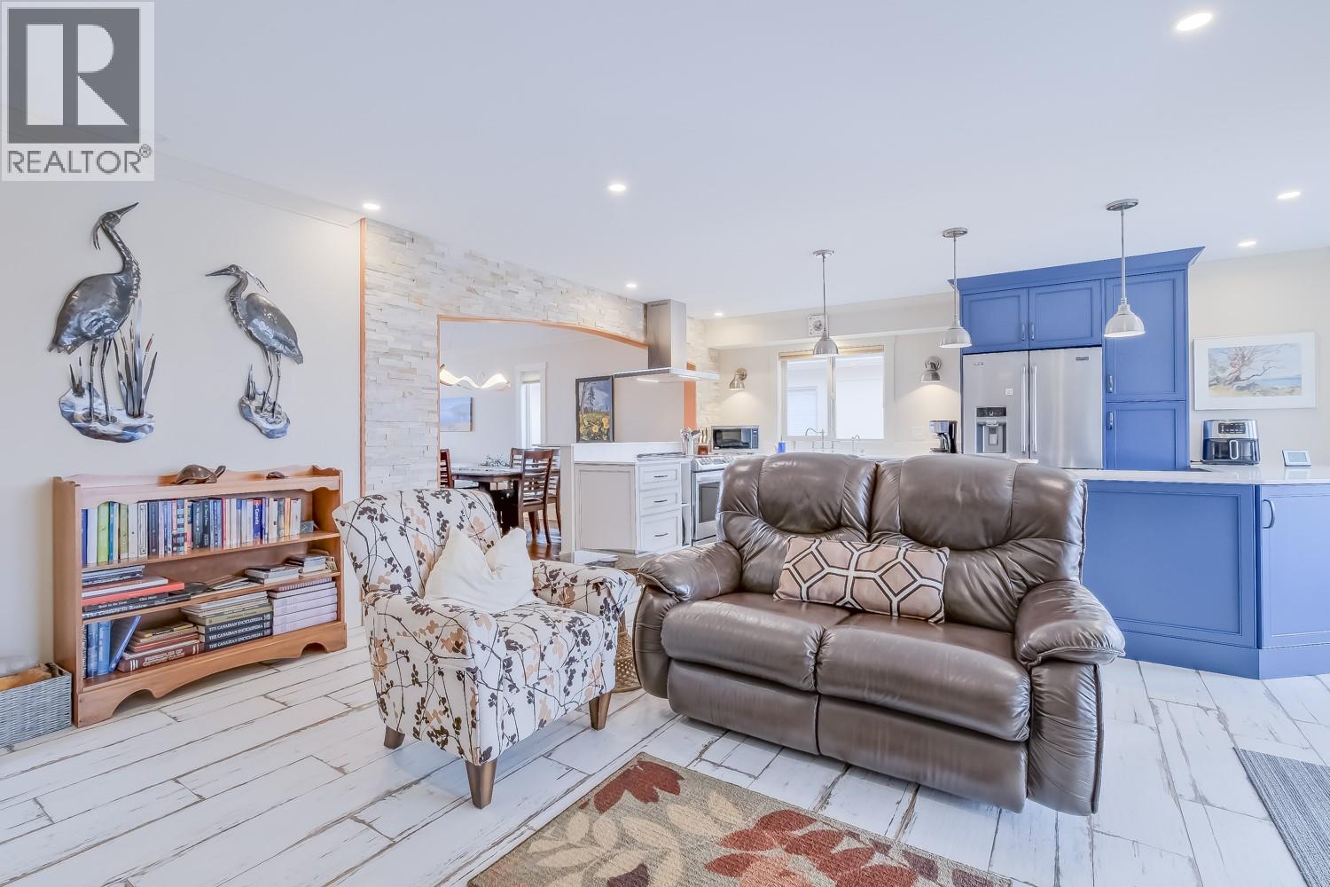 #419 595 Yates Road - 23