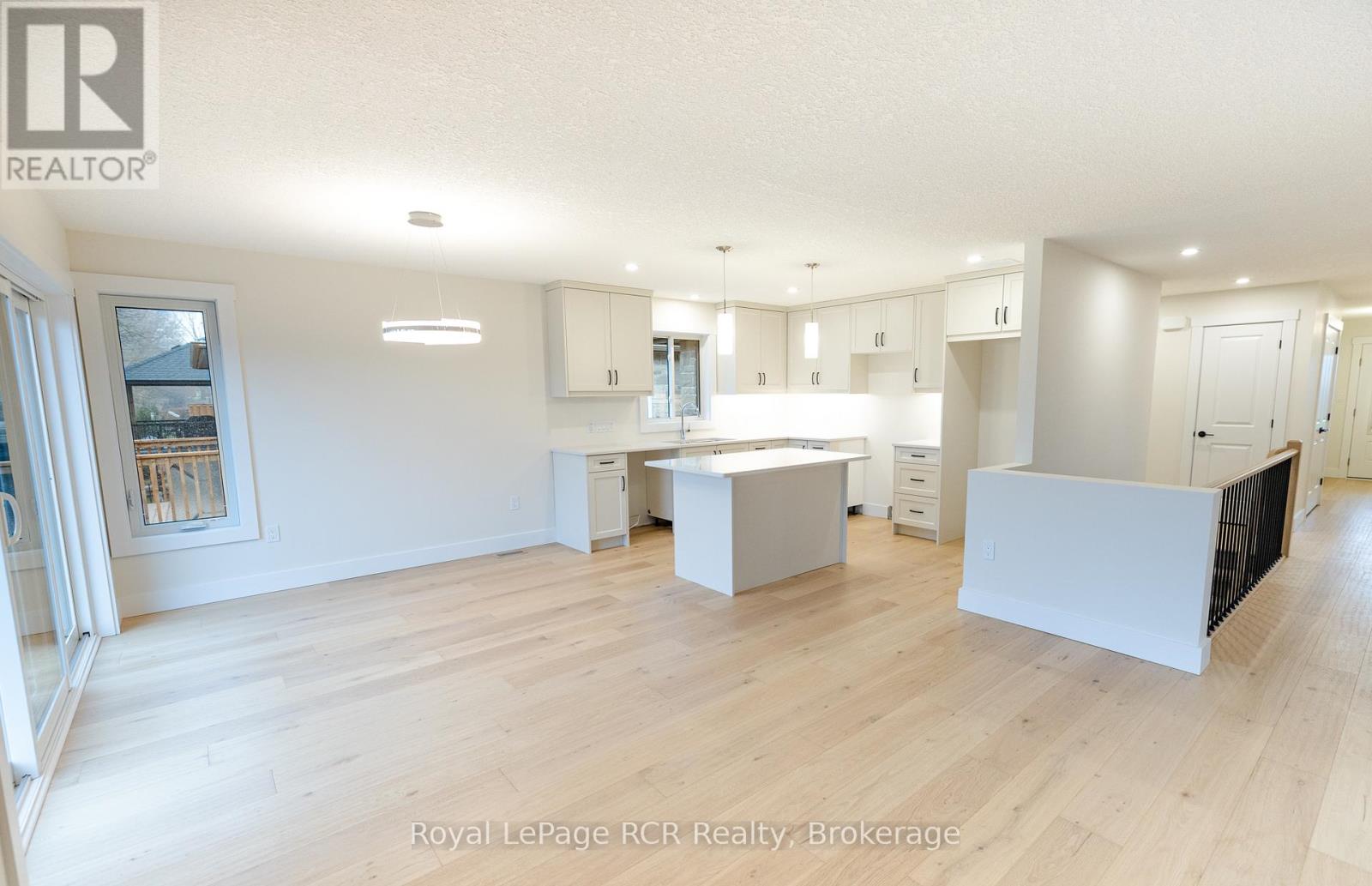 222 16TH AVENUE CRESCENT - 18