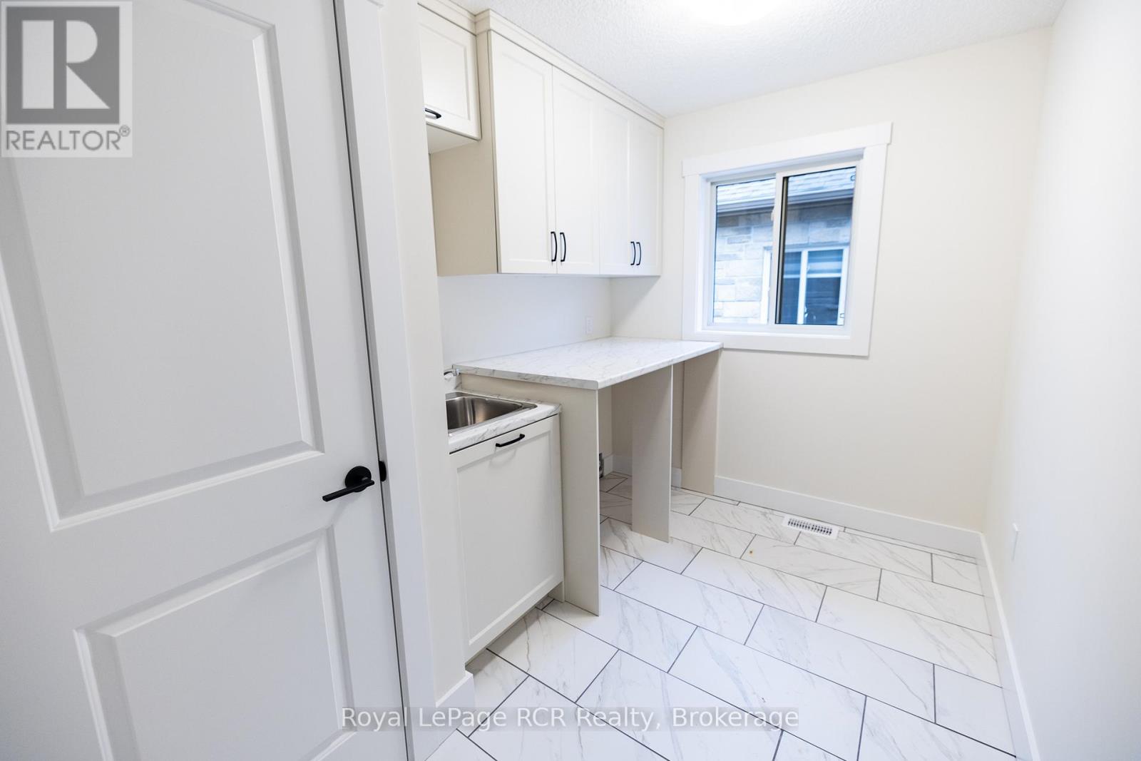 222 16TH AVENUE CRESCENT - 25