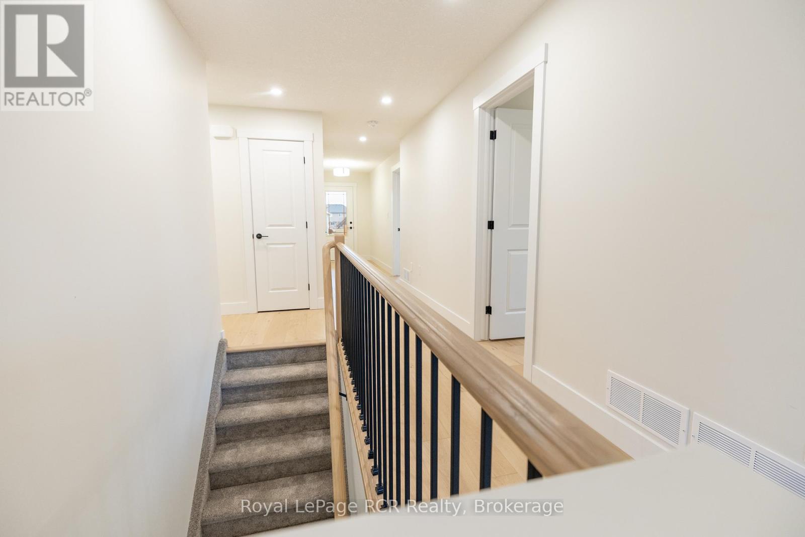 222 16TH AVENUE CRESCENT - 26
