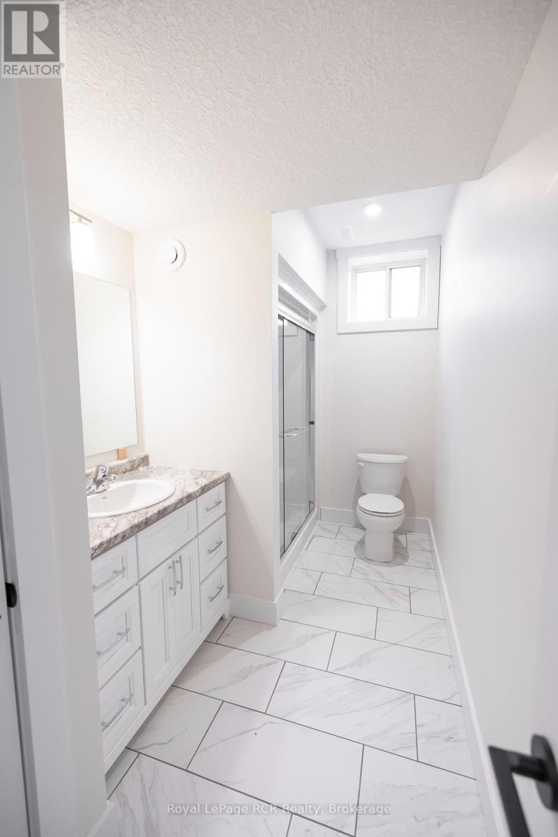 222 16TH AVENUE CRESCENT - 37