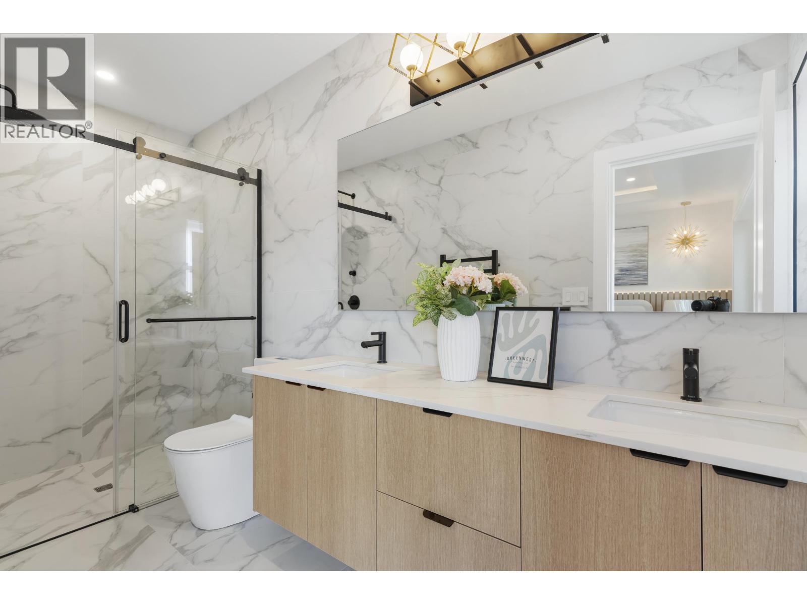 7225 10TH AVENUE, Burnaby