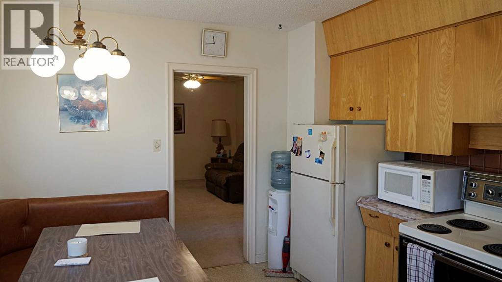 4703 49 Street - Photo 5 of 21, Myrnam, Alberta