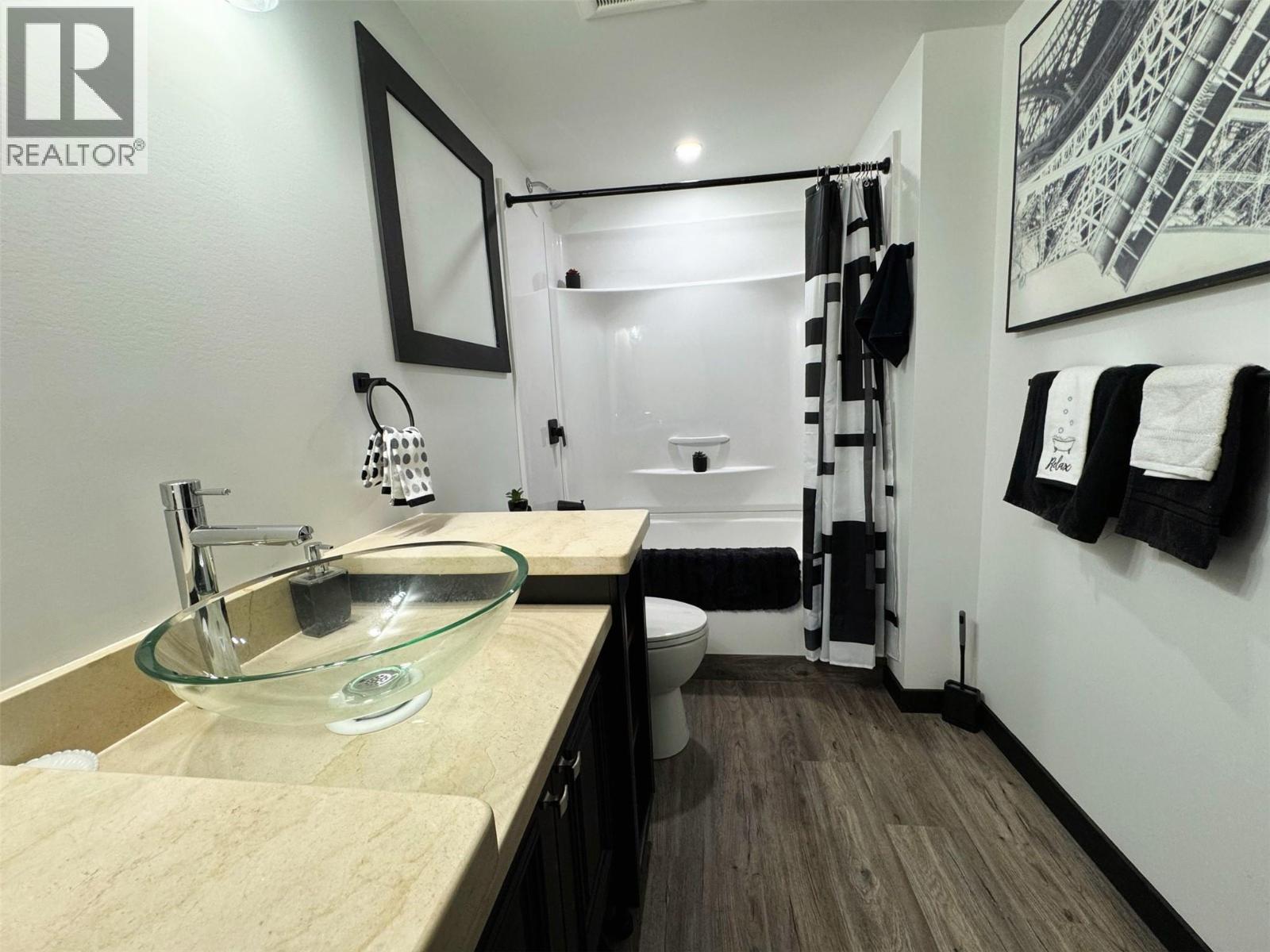 2200 Almond Gardens Road E, Grand Forks