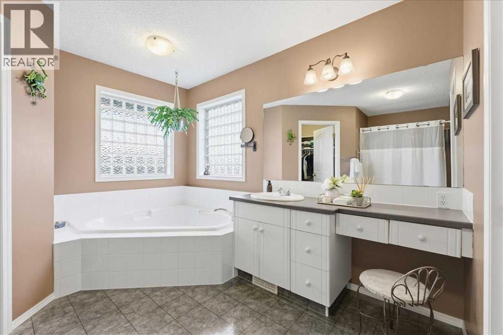 128 West Terrace Crescent, Cochrane