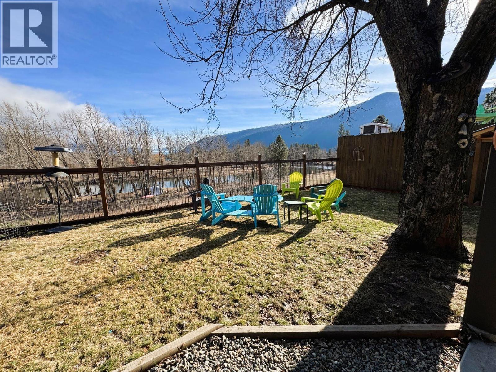 2200 Almond Gardens Road E, Grand Forks