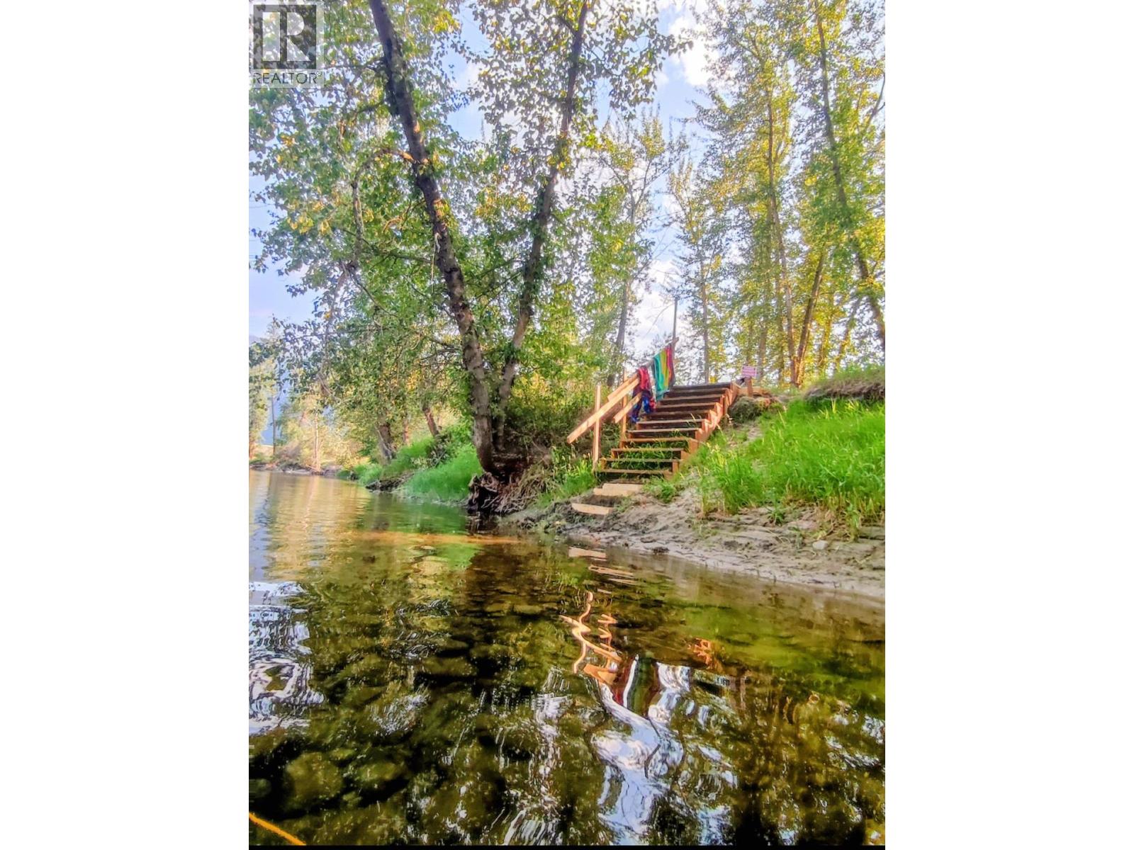 2200 Almond Gardens Road E, Grand Forks