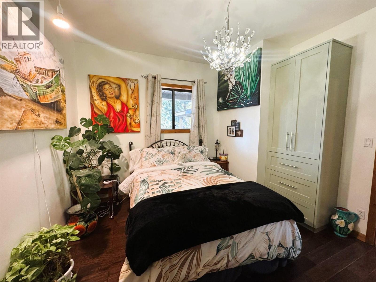 2200 Almond Gardens Road E, Grand Forks