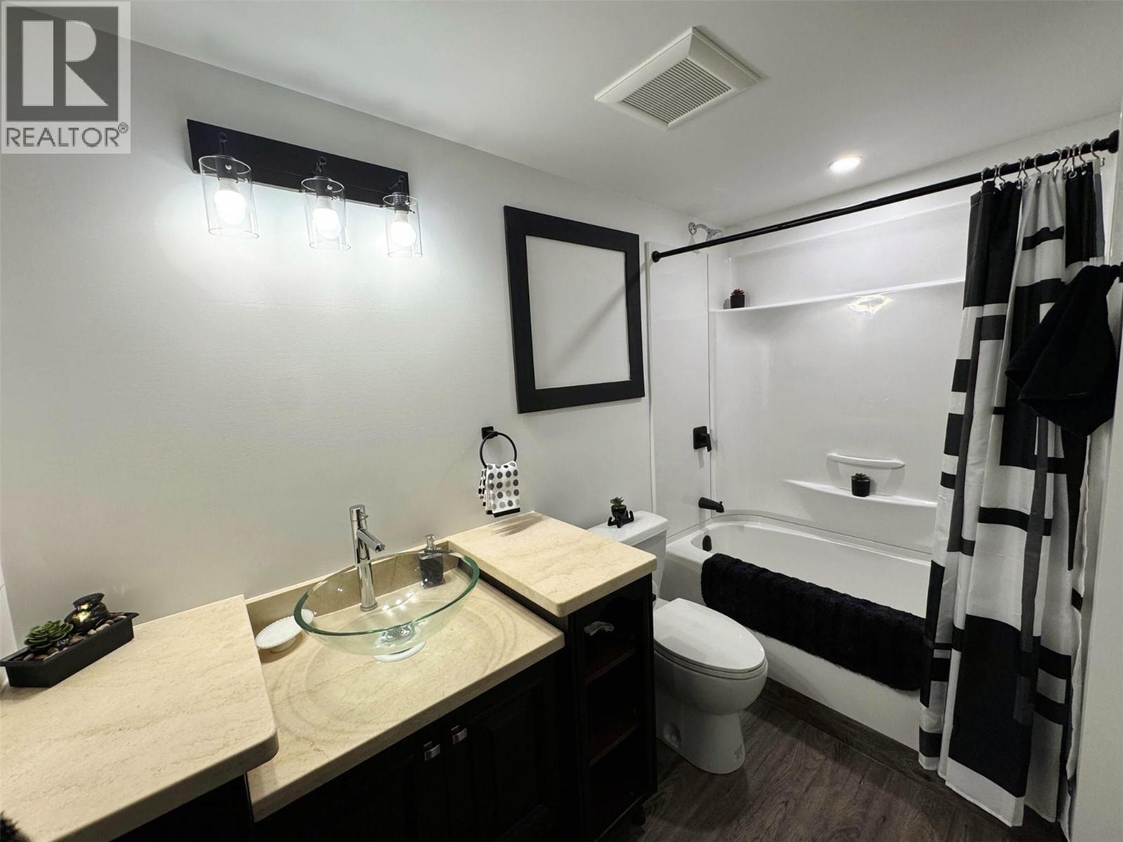 2200 Almond Gardens Road E, Grand Forks