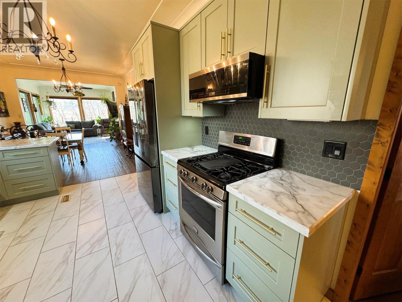 2200 Almond Gardens Road E, Grand Forks