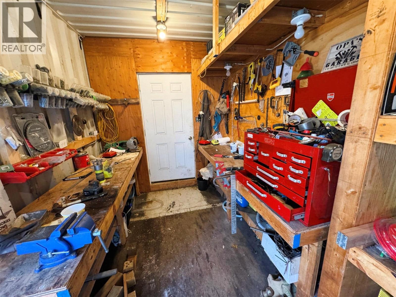 2200 Almond Gardens Road E, Grand Forks