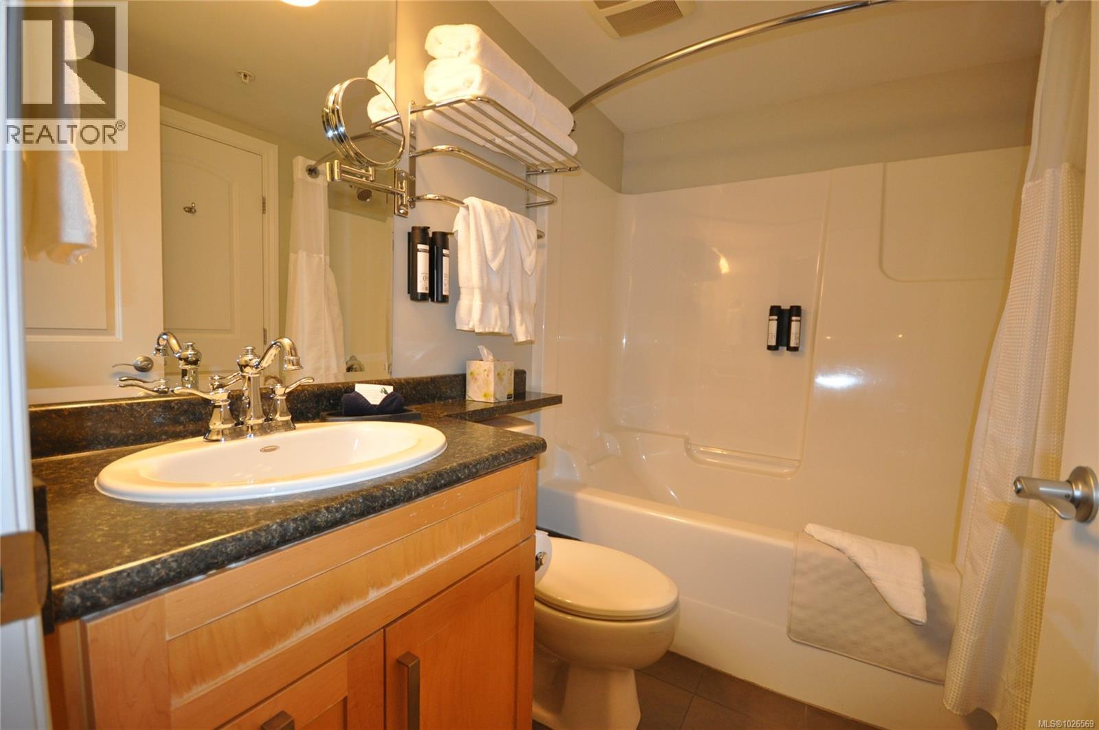 204D 1800 Riverside Lane, Courtenay