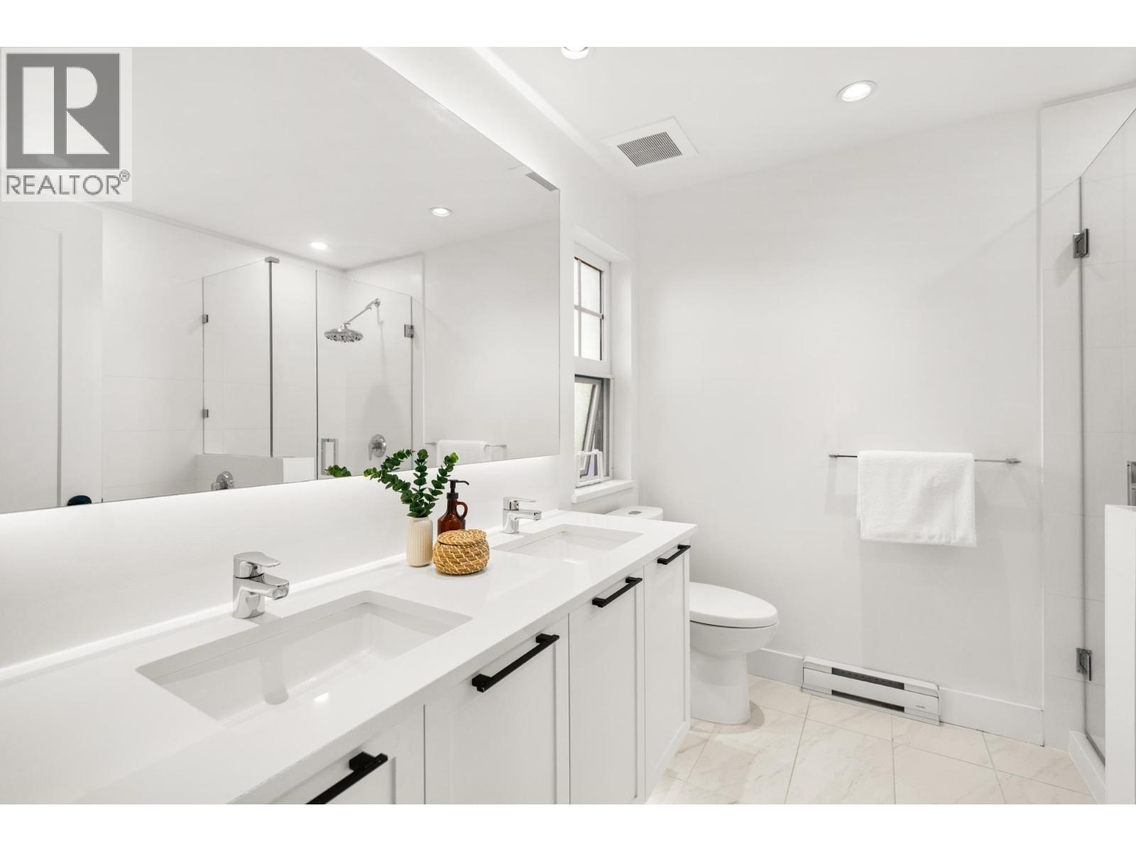 16 3552 VICTORIA DRIVE, Coquitlam