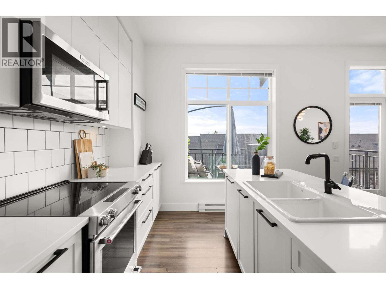 16 3552 VICTORIA DRIVE, Coquitlam