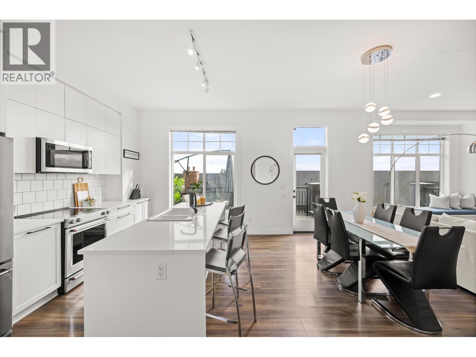 16 3552 VICTORIA DRIVE, Coquitlam