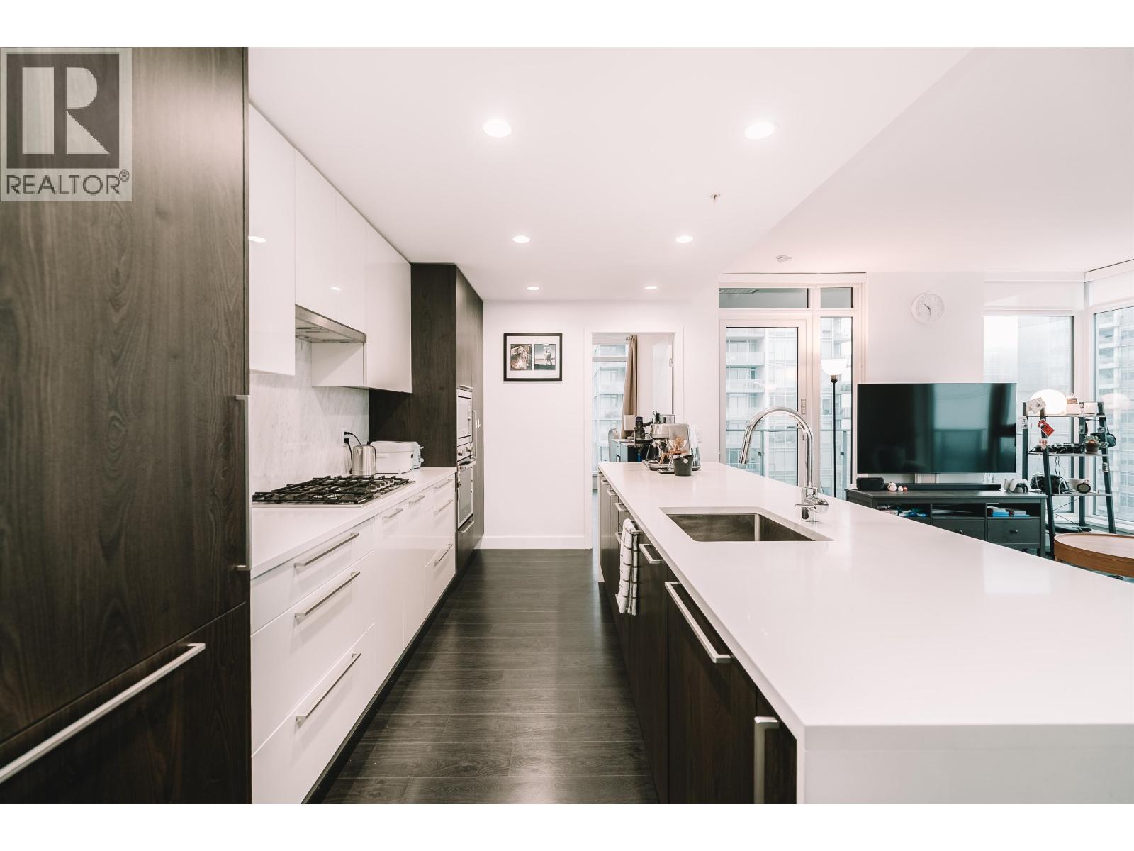 1608 6398 SILVER AVENUE, Burnaby