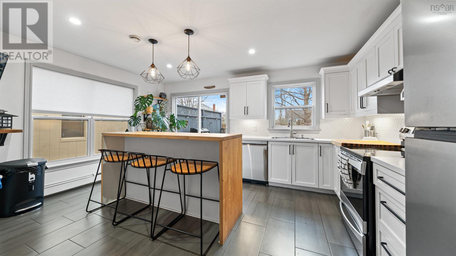 Property 27 of 44 of 45 Melrose Avenue