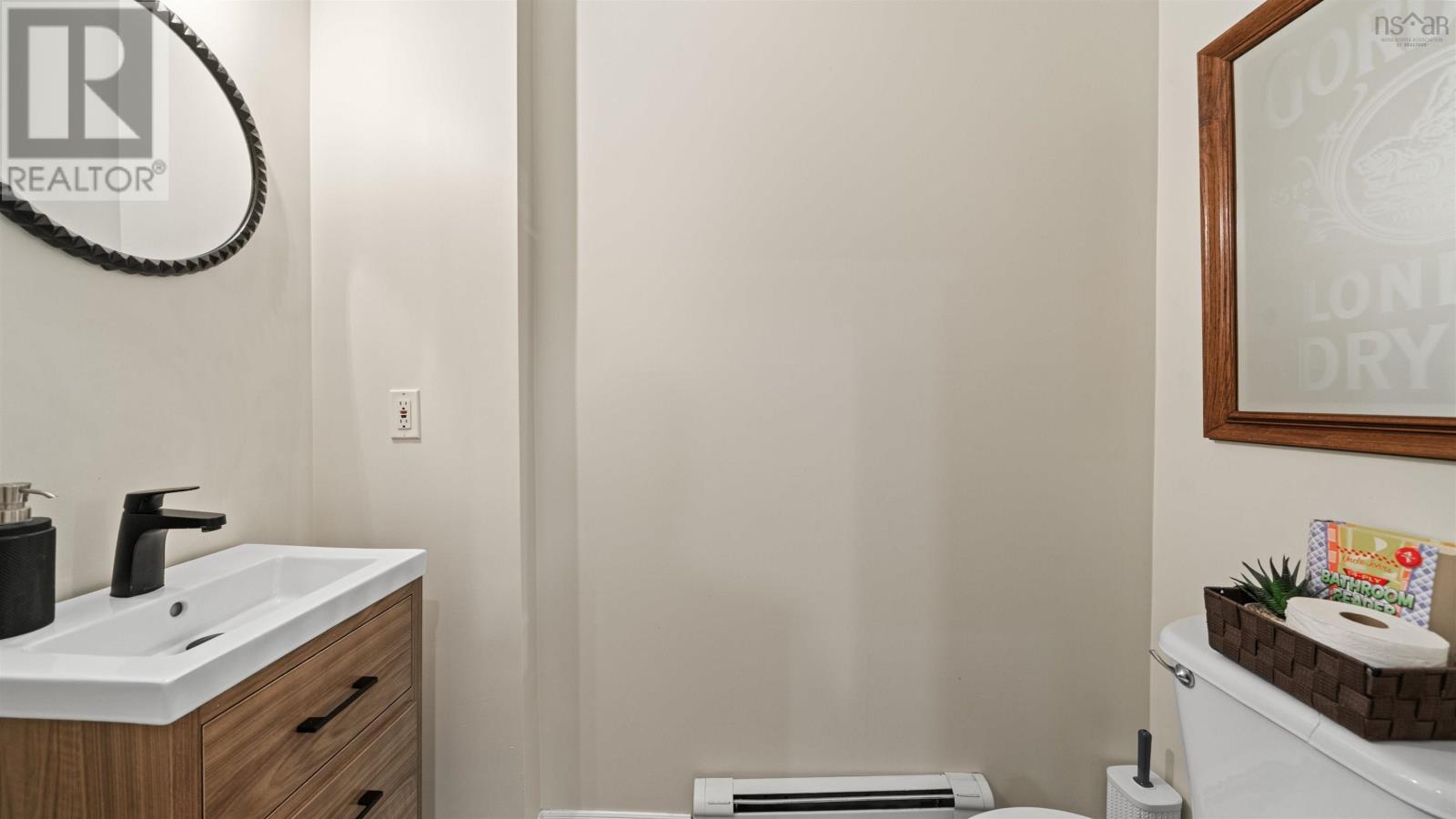 Property 36 of 44 of 45 Melrose Avenue