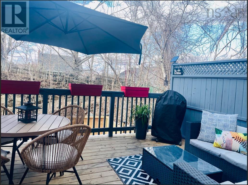 Property 38 of 44 of 45 Melrose Avenue