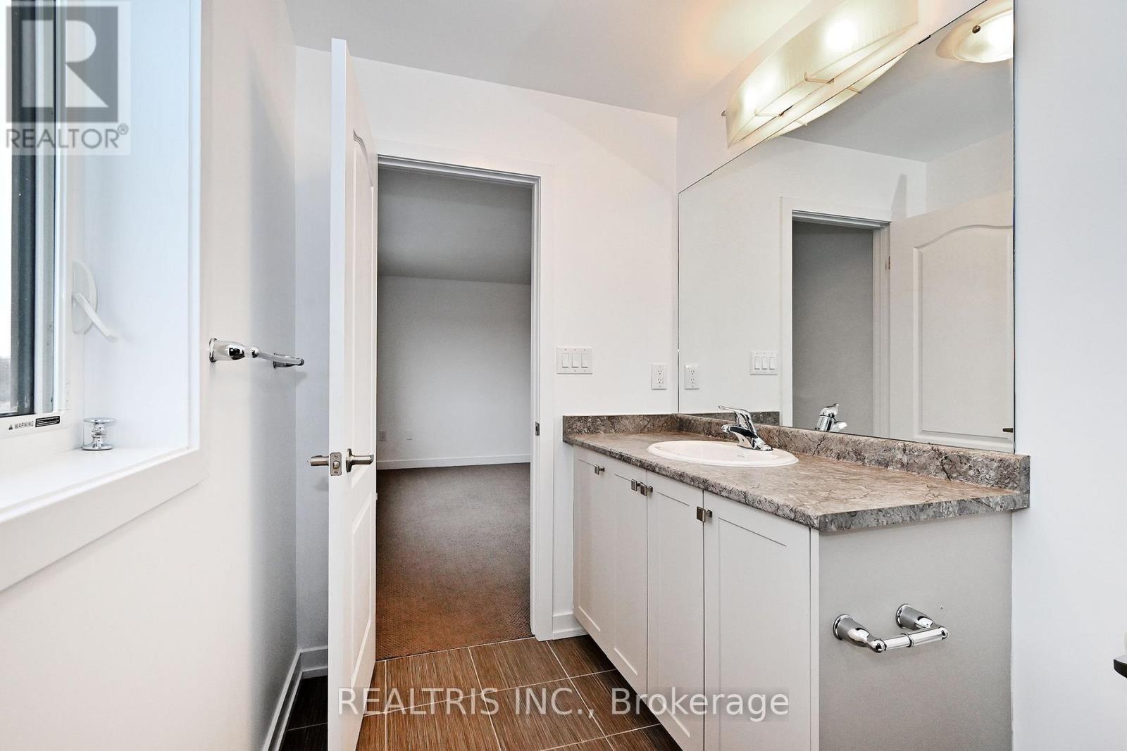 84 HAWICK CRESCENT, Haldimand, Ontario