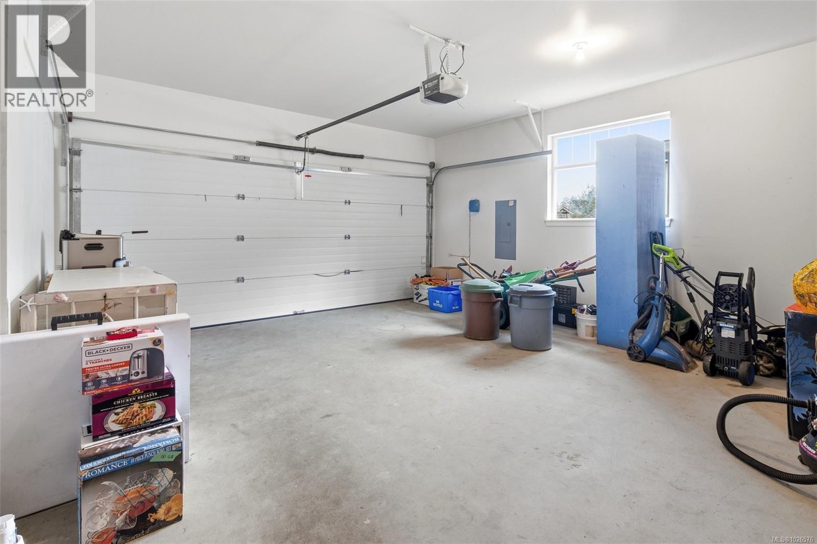  2398 Sunriver Way, Sooke