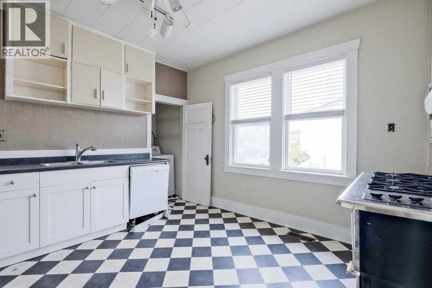 13218 KELLY Avenue, Summerland