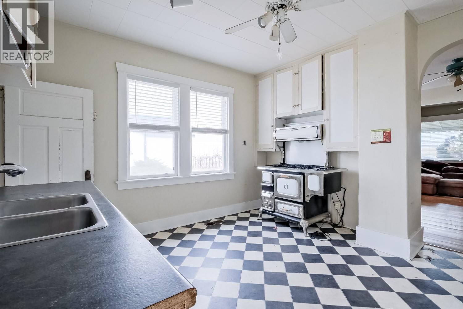 13218 KELLY Avenue, Summerland