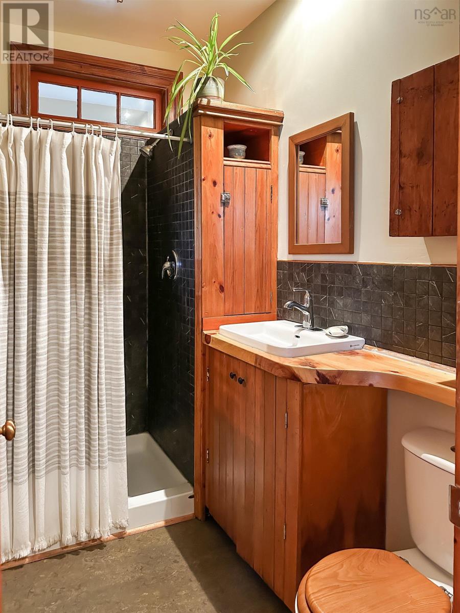 Property 16 of 48 of 525 Main Street