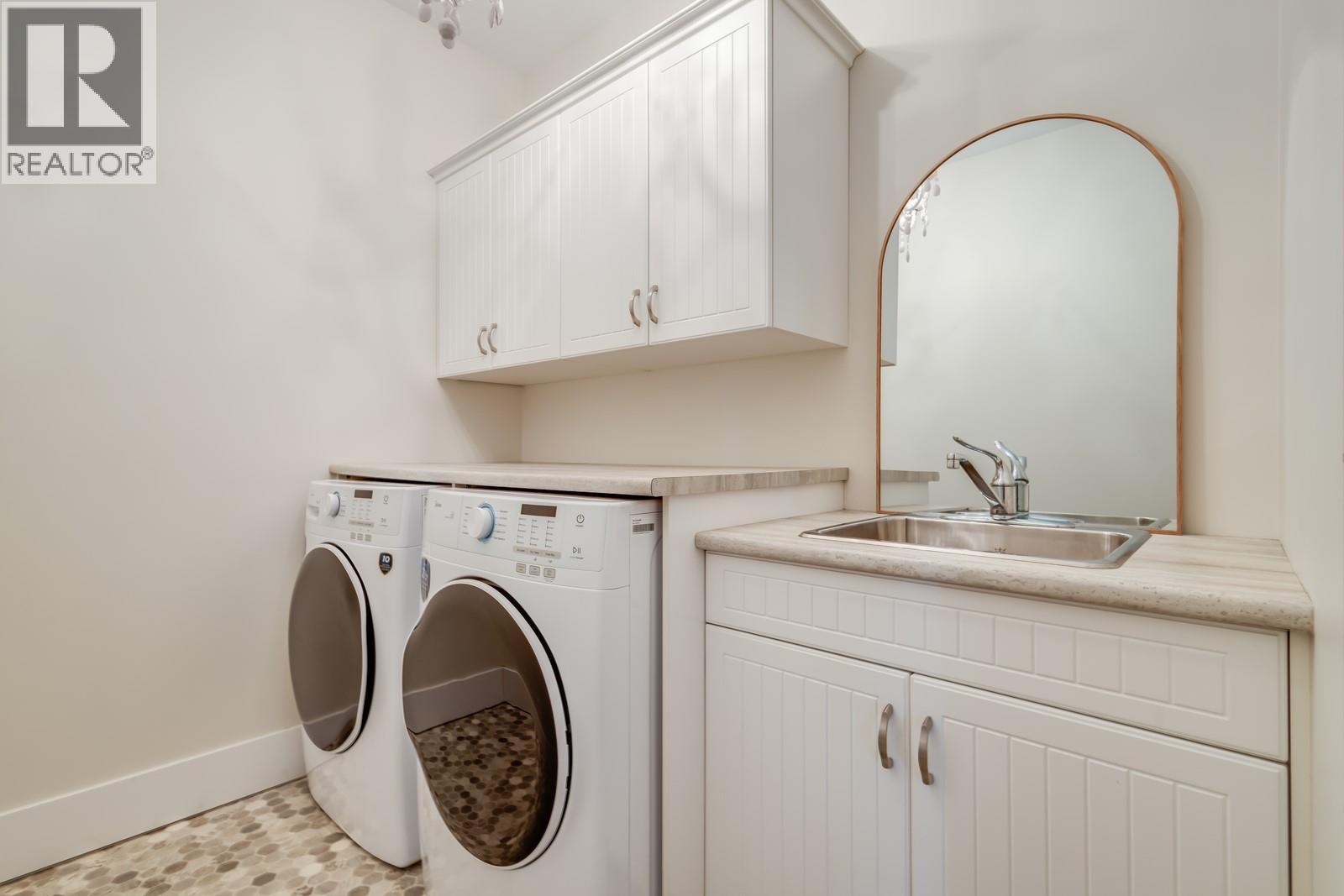 7229 Edgewater Place, Coldstream