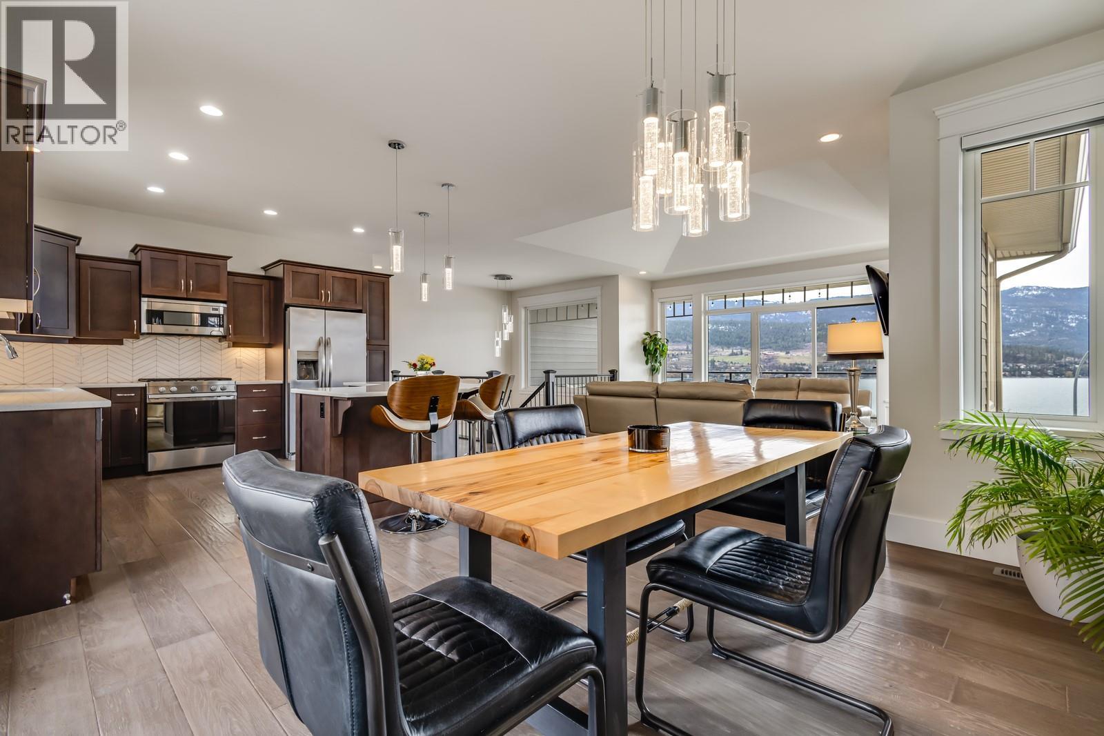 7229 Edgewater Place, Coldstream