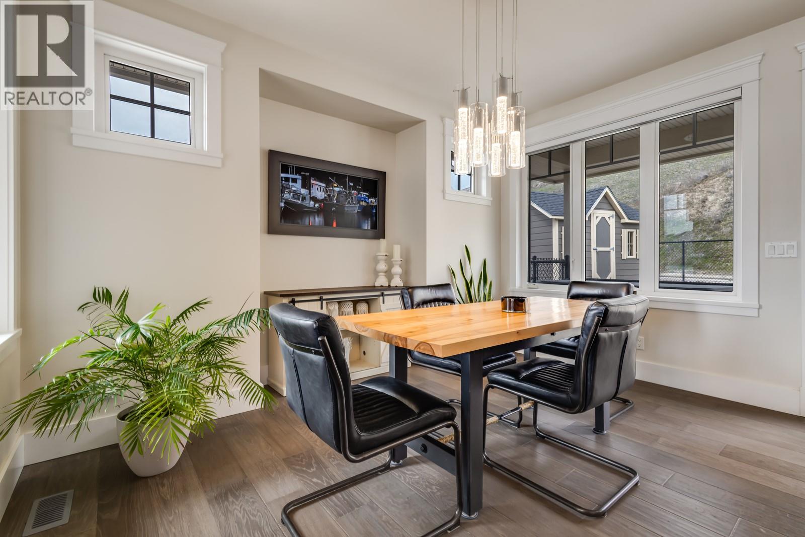 7229 Edgewater Place, Coldstream