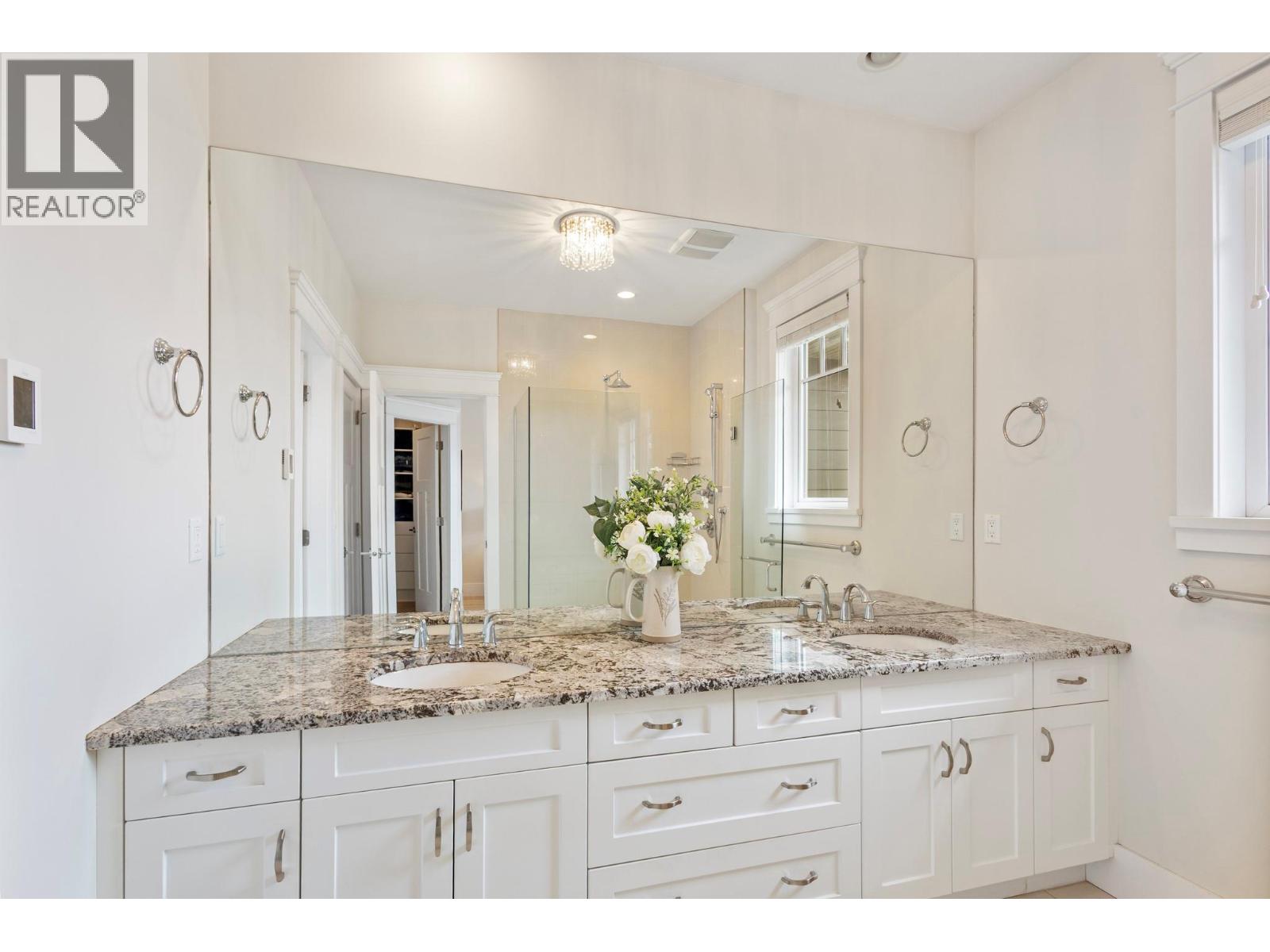 7229 Edgewater Place, Coldstream