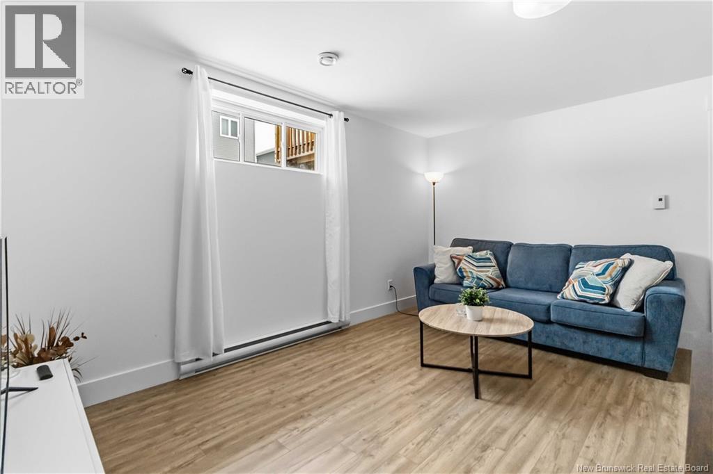 199 Runneymeade Road - 30