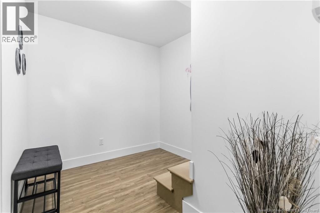 199 Runneymeade Road - 27