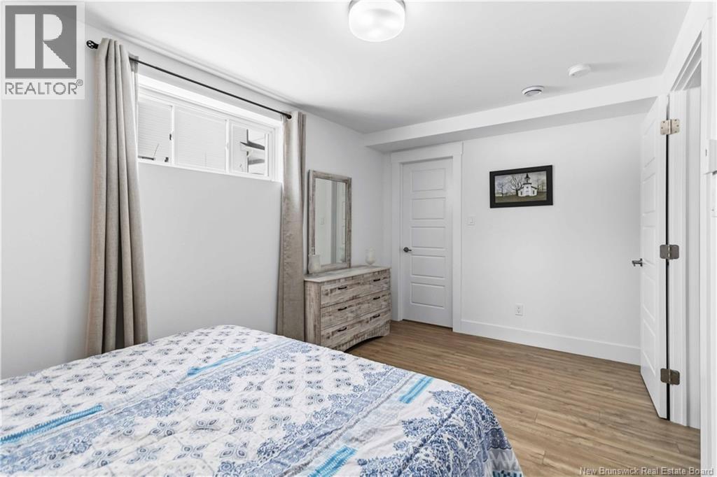 199 Runneymeade Road - 38
