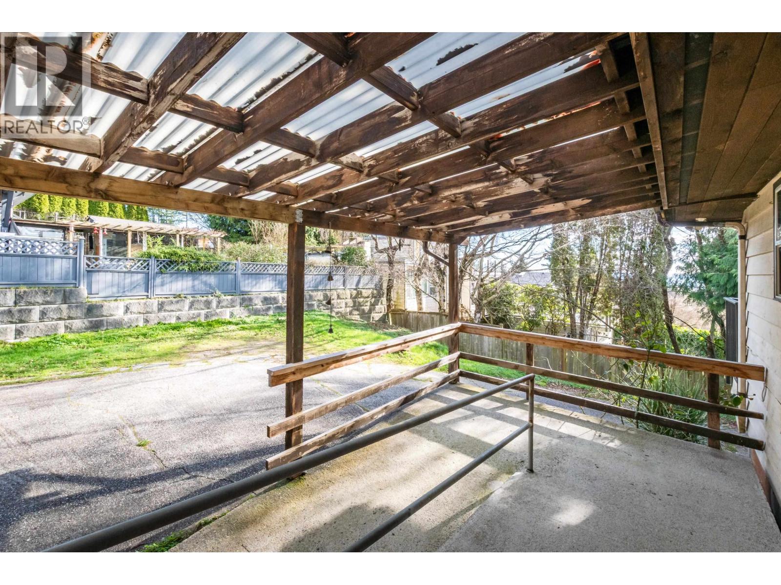 4902 LAUREL AVENUE, Sechelt