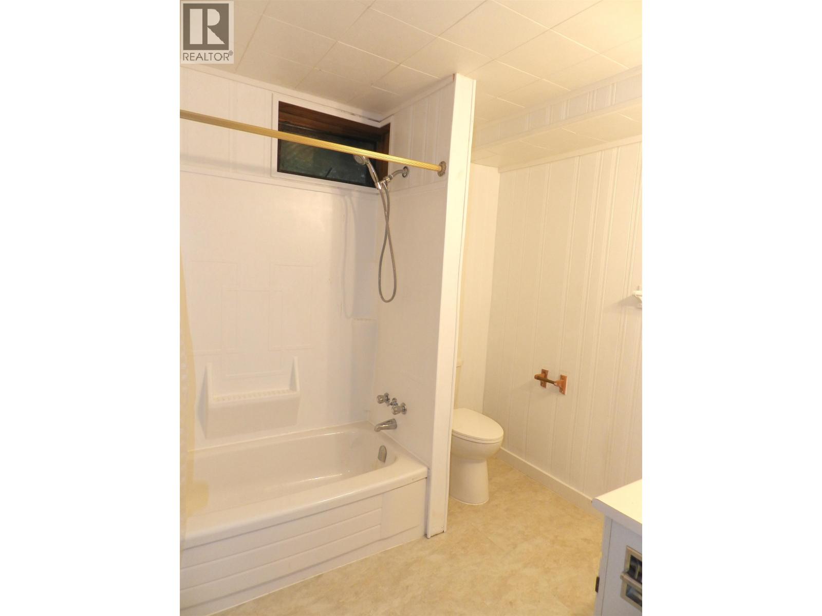 4902 LAUREL AVENUE, Sechelt