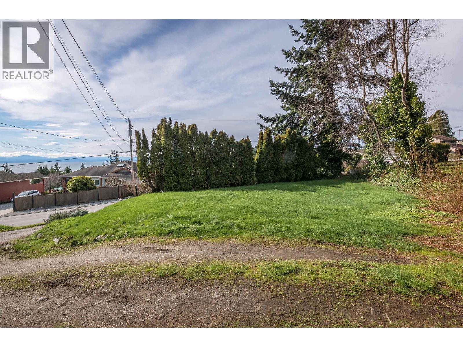 4902 LAUREL AVENUE, Sechelt