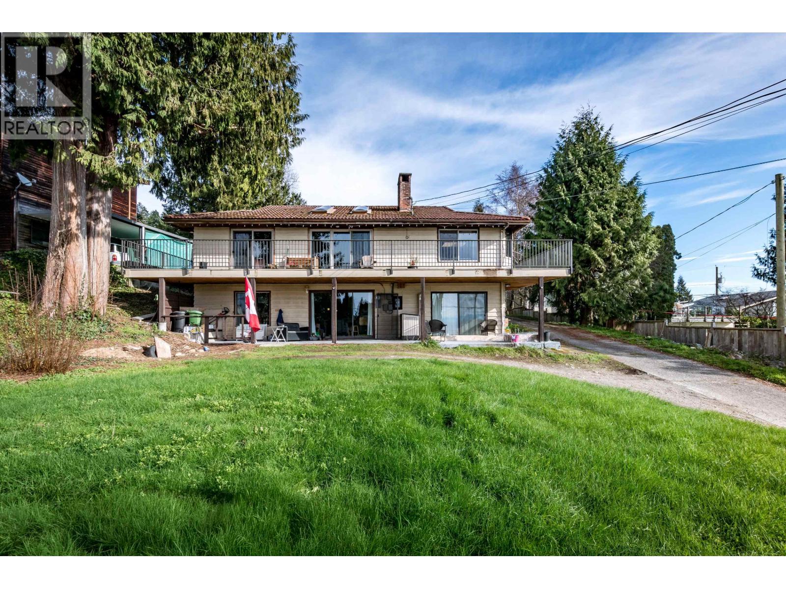 4902 LAUREL AVENUE, Sechelt